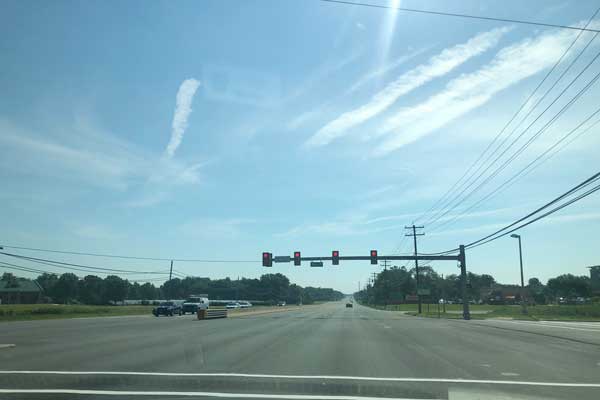 道路から見える青空